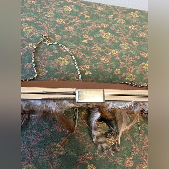 Feather covered clutch purse with chain handles - Picture 5 of 9